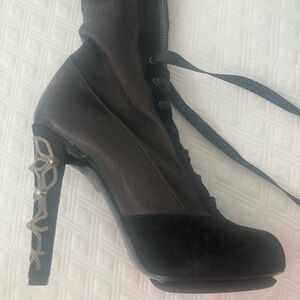 Gregory Elegant Black Lace-Up Heeled Boots